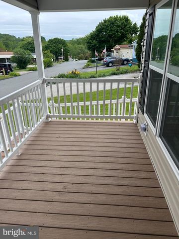 219 BLUE JAY DR, Red Lion, PA 17356