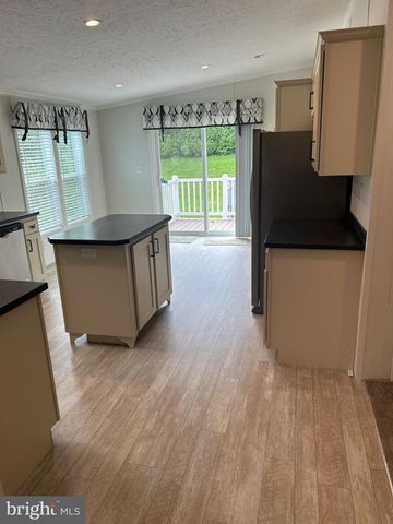 219 BLUE JAY DR, Red Lion, PA 17356
