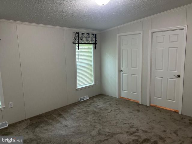 219 BLUE JAY DR, Red Lion, PA 17356