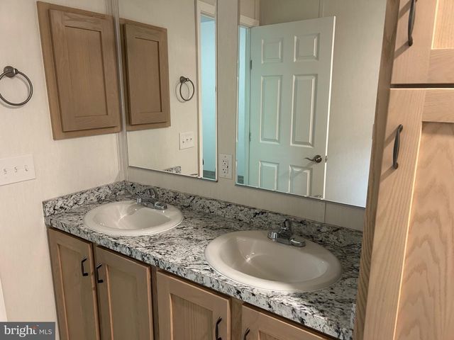 219 BLUE JAY DR, Red Lion, PA 17356
