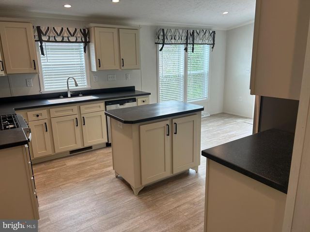 219 BLUE JAY DR, Red Lion, PA 17356
