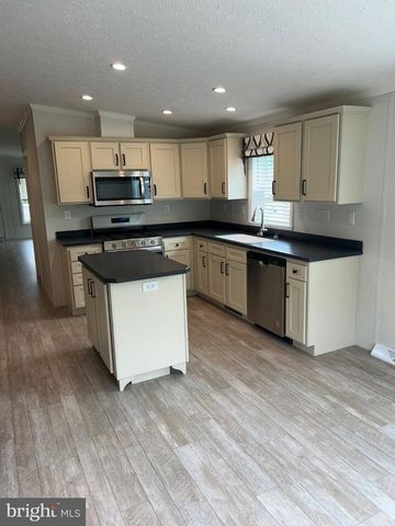 219 BLUE JAY DR, Red Lion, PA 17356