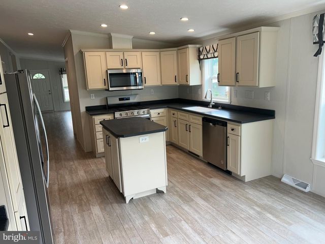 219 BLUE JAY DR, Red Lion, PA 17356