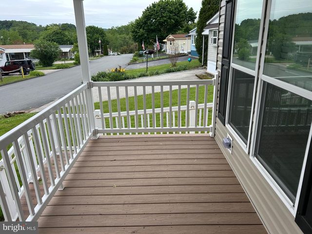 219 BLUE JAY DR, Red Lion, PA 17356