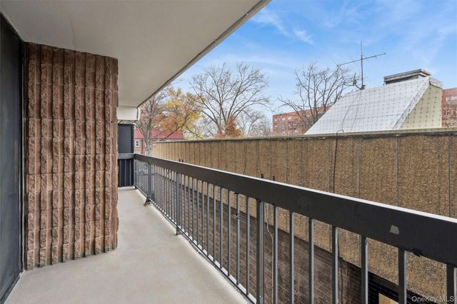 150-38 Union Turnpike 1R, Kew Garden Hills, NY 11367