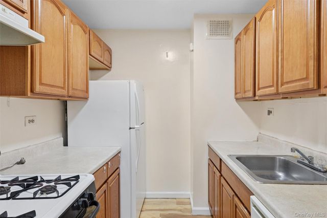 150-38 Union Turnpike 1R, Kew Garden Hills, NY 11367