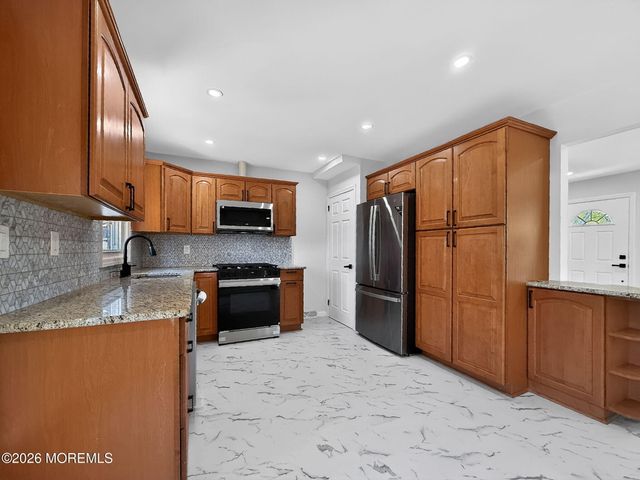 73 Broadway Road, Freehold, NJ 07728