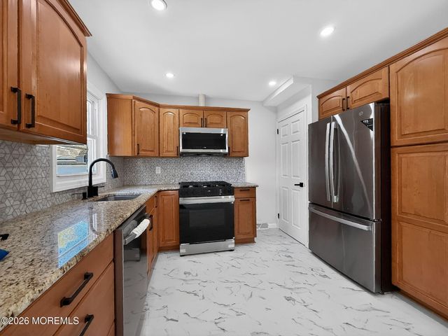 73 Broadway Road, Freehold, NJ 07728
