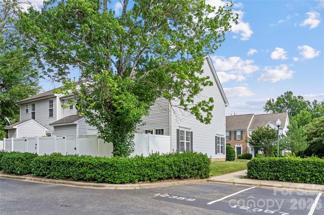 12353 Jessica Place, Charlotte, NC 28269