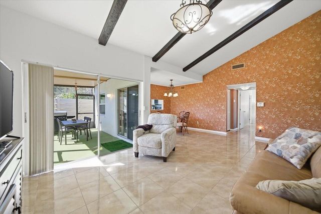 2582 FOREST RUN COURT 105A, Clearwater, FL 33761