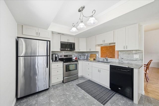 2582 FOREST RUN COURT 105A, Clearwater, FL 33761