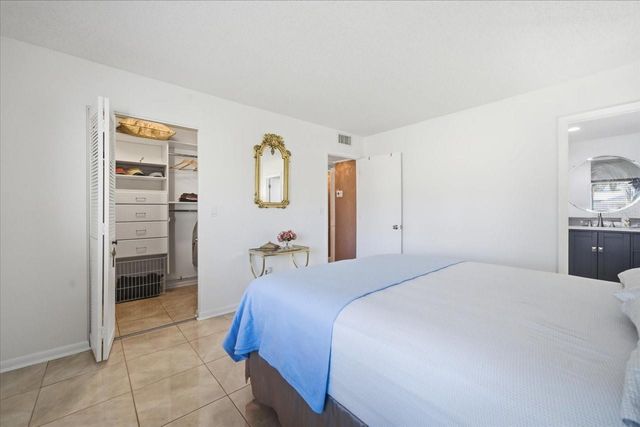 2582 FOREST RUN COURT 105A, Clearwater, FL 33761