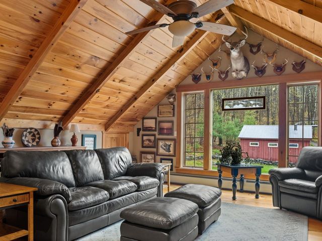 10 Hedgehog Hill, Underhill, VT 05489