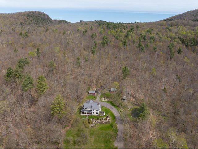 10 Hedgehog Hill, Underhill, VT 05489