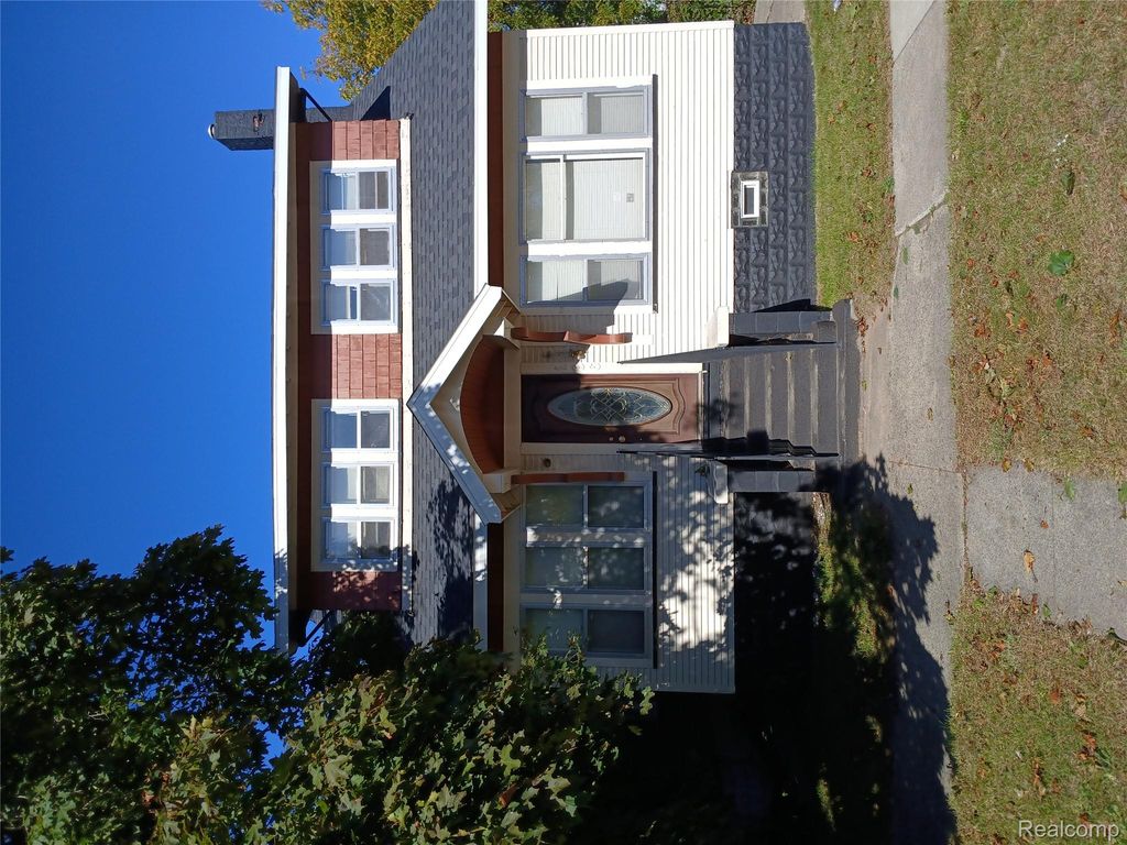 186 Mason Avenue, Norton Shores, MI 49441