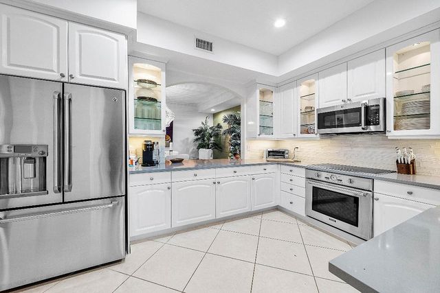 115 Palm Point Circle A, Palm Beach Gardens, FL 33418