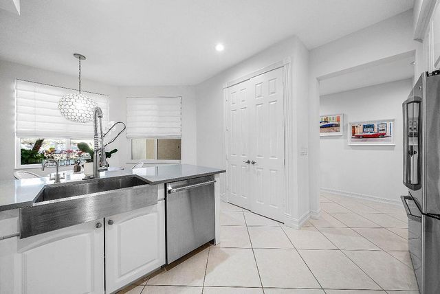 115 Palm Point Circle A, Palm Beach Gardens, FL 33418