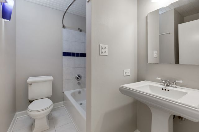 1444 Stonebridge Circle H3, Wheaton, IL 60189