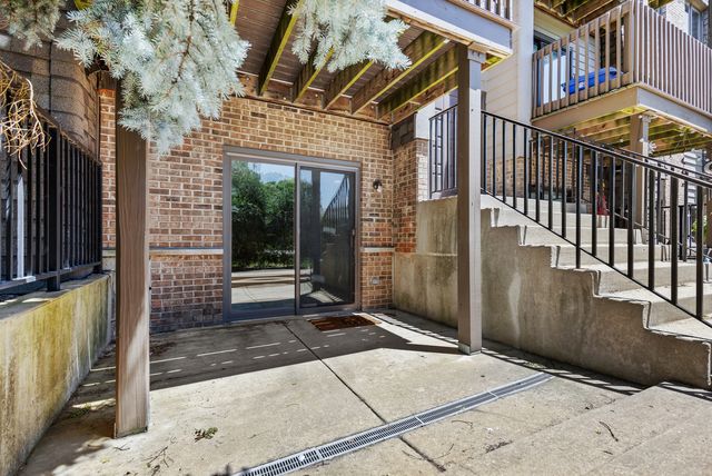 1444 Stonebridge Circle H3, Wheaton, IL 60189