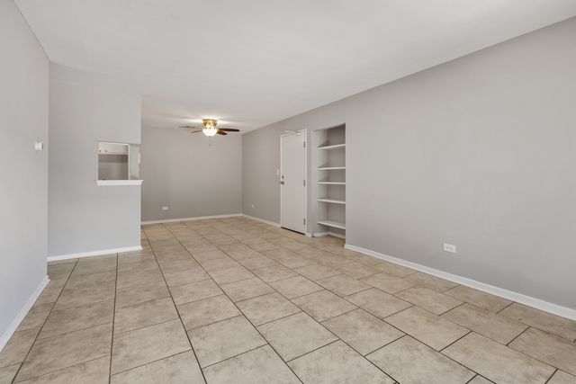 1444 Stonebridge Circle H3, Wheaton, IL 60189