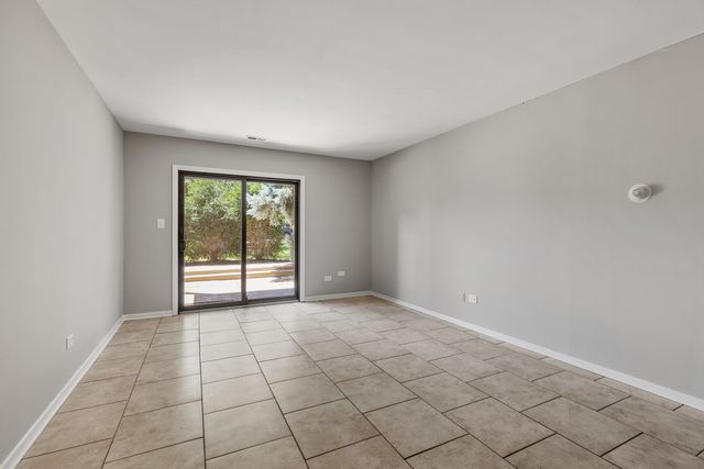 1444 Stonebridge Circle H3, Wheaton, IL 60189