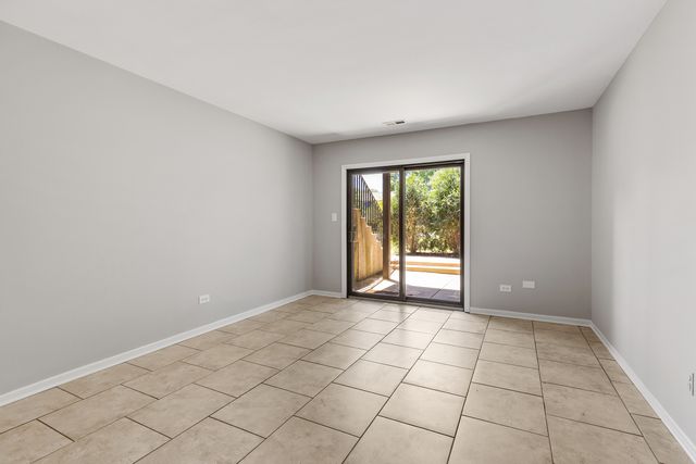 1444 Stonebridge Circle H3, Wheaton, IL 60189