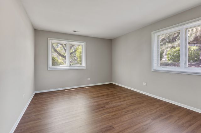 1444 Stonebridge Circle H3, Wheaton, IL 60189