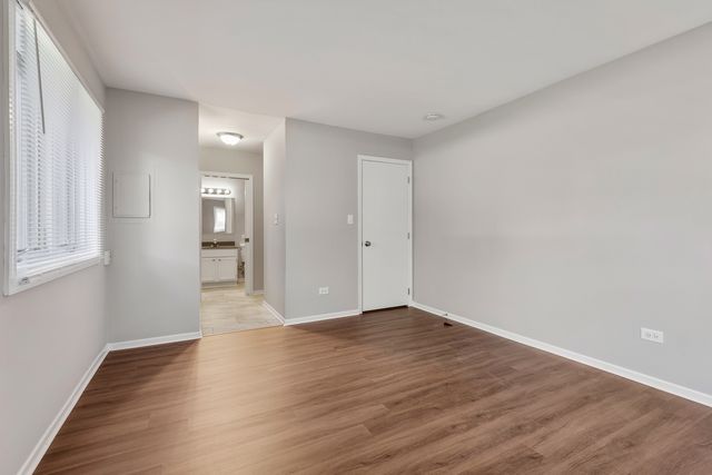 1444 Stonebridge Circle H3, Wheaton, IL 60189