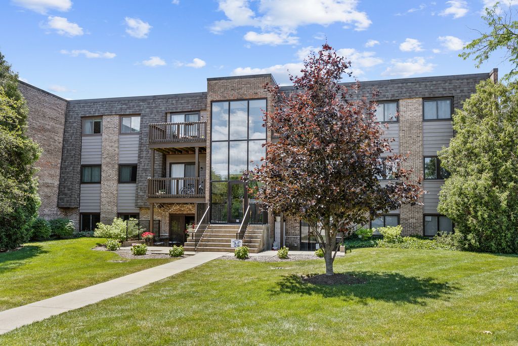 1444 Stonebridge Circle H3, Wheaton, IL 60189