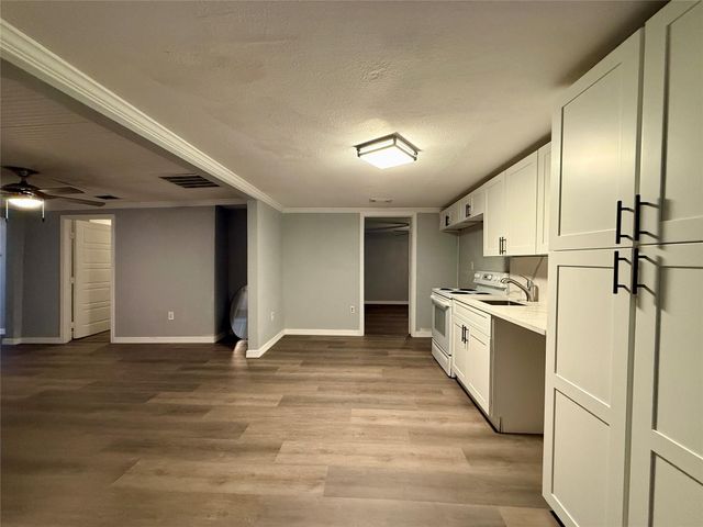 126 Holly Ridge, Onalaska, TX 77360