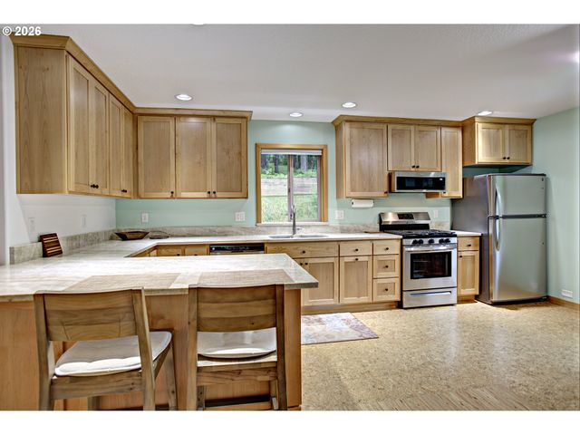 60300 RAYS Way, St Helens, OR 97051