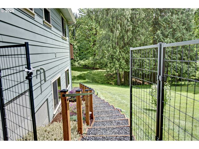60300 RAYS Way, St Helens, OR 97051