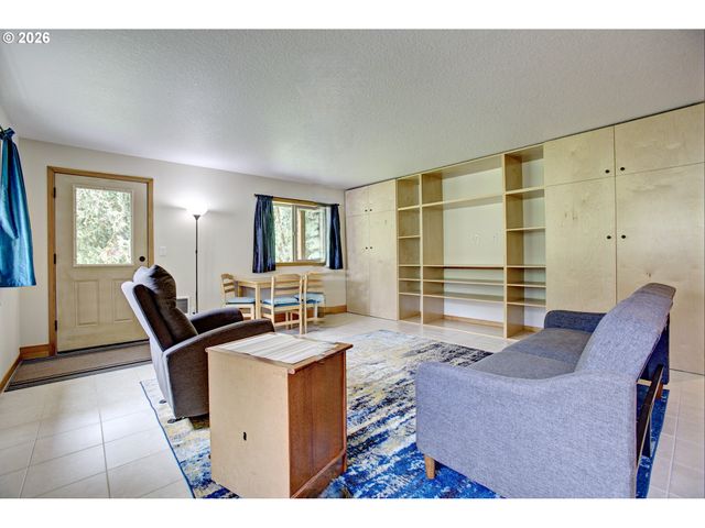 60300 RAYS Way, St Helens, OR 97051