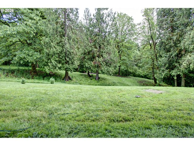 60300 RAYS Way, St Helens, OR 97051