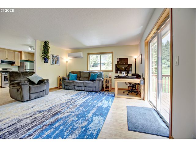 60300 RAYS Way, St Helens, OR 97051