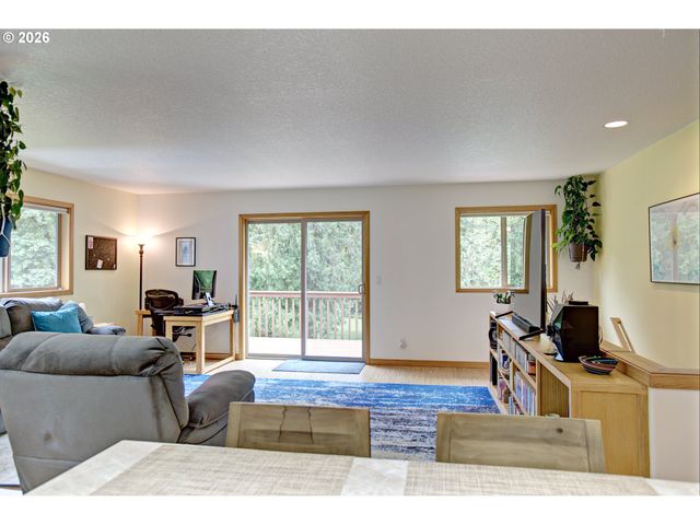 60300 RAYS Way, St Helens, OR 97051