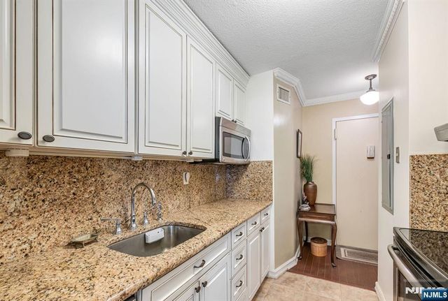 125 Prospect Avenue 16C, Hackensack, NJ 07601