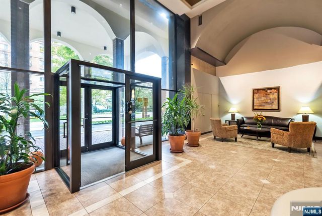 125 Prospect Avenue 16C, Hackensack, NJ 07601