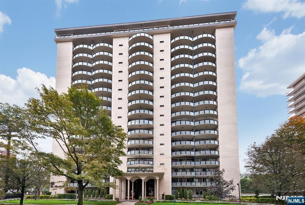 125 Prospect Avenue 16C, Hackensack, NJ 07601