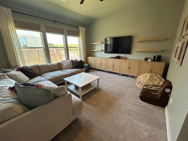 276 Washington DR, Kyle, TX 78640