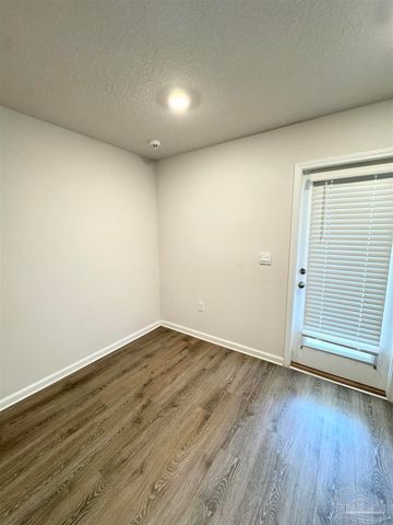 6311 Burrow Ln, Pensacola, FL 32526