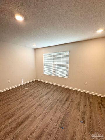 6311 Burrow Ln, Pensacola, FL 32526