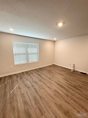 6311 Burrow Ln, Pensacola, FL 32526