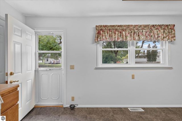 143 W Marshall Street, Alma, MI 48801