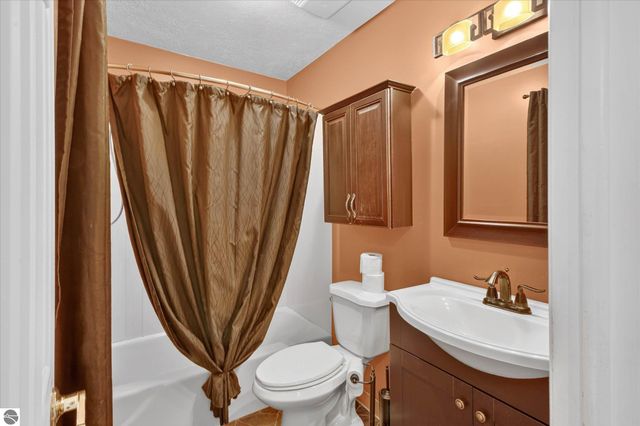 143 W Marshall Street, Alma, MI 48801