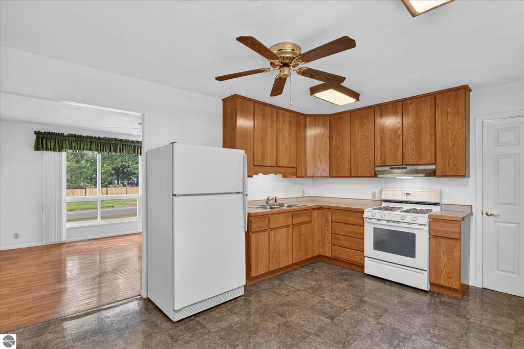 Image 13 of property listing at 143 W Marshall Street, Alma, MI 48801
