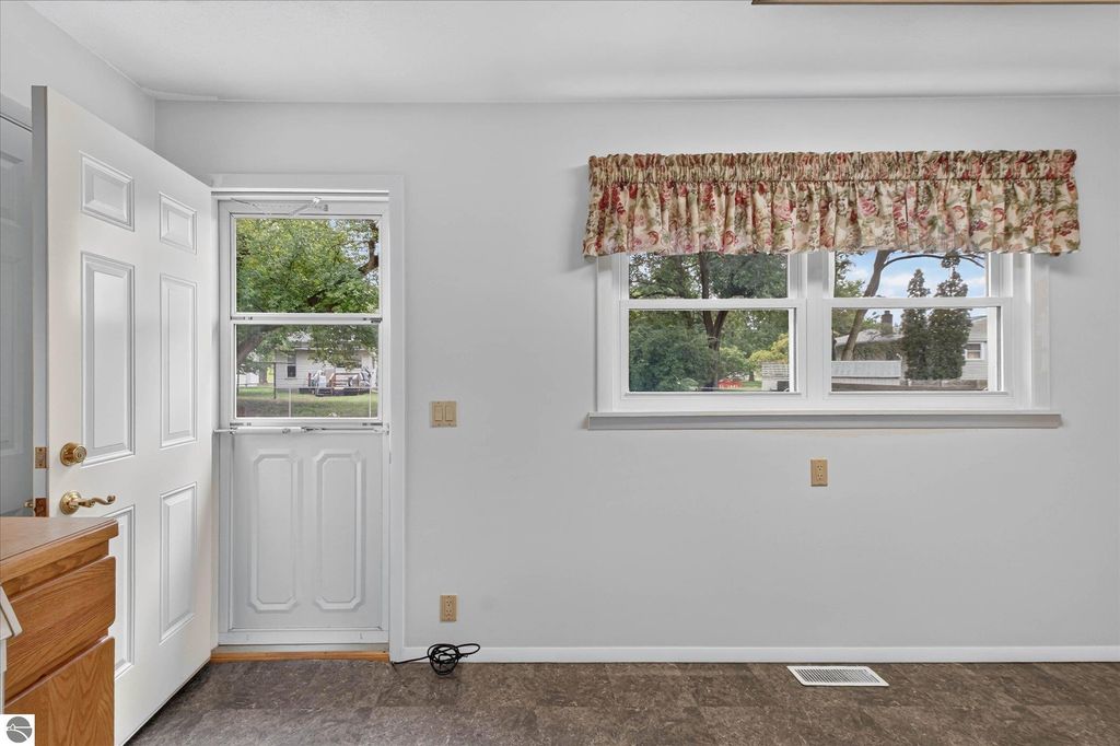 Image 15 of property listing at 143 W Marshall Street, Alma, MI 48801