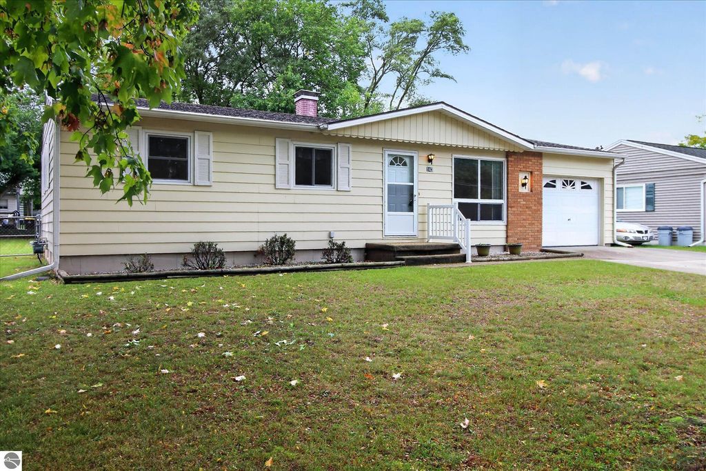 Image 2 of property listing at 143 W Marshall Street, Alma, MI 48801