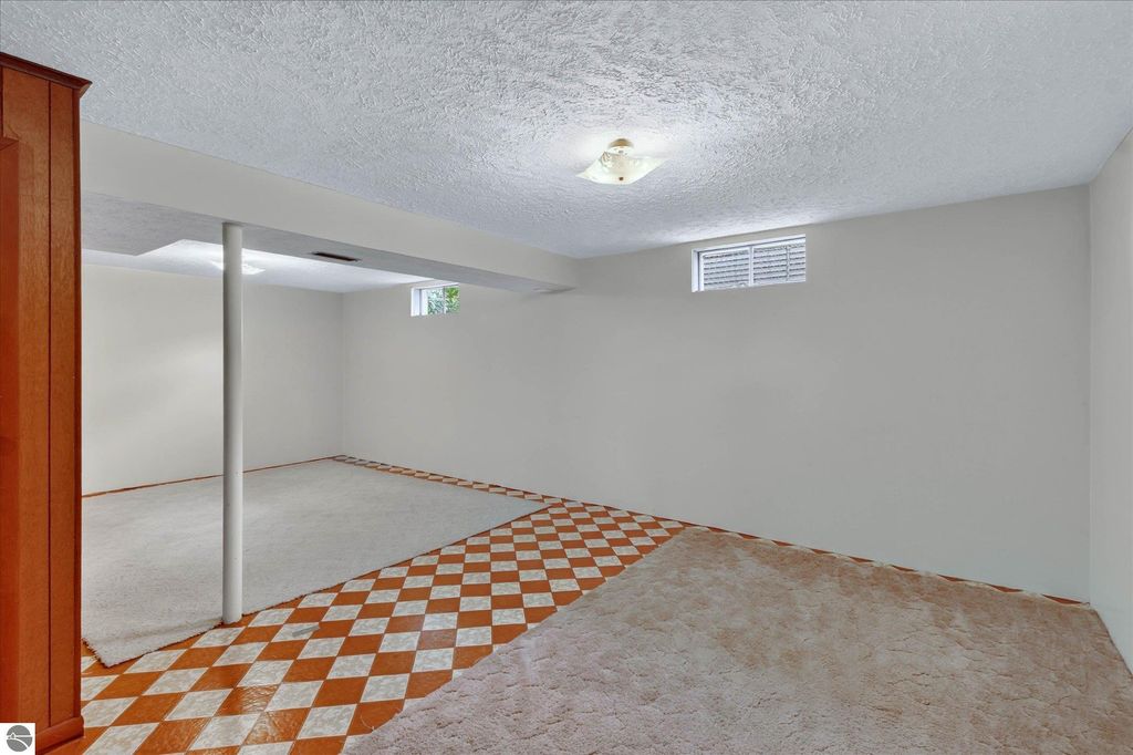 Image 32 of property listing at 143 W Marshall Street, Alma, MI 48801