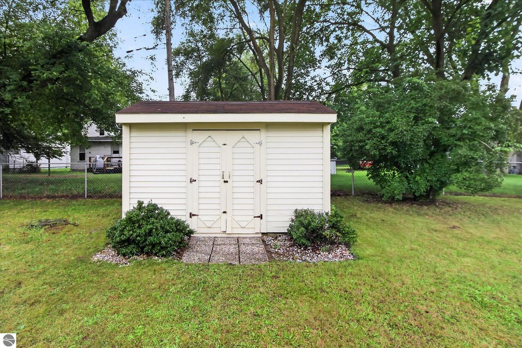 Image 44 of property listing at 143 W Marshall Street, Alma, MI 48801